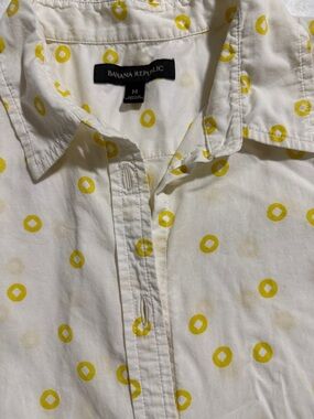 Banana Republic women’s White Shirt with Yellow Dot Print
